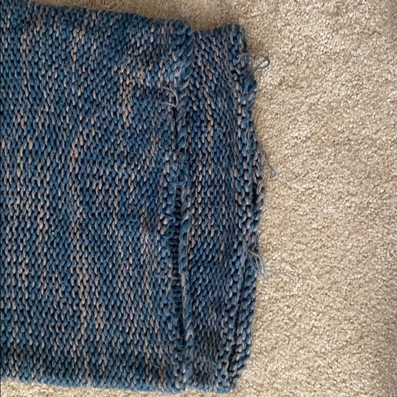 Soft chunky infinity scarf - Picture 2 of 3